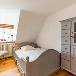 Haus Traumstrasse Holiday home Hedehusum