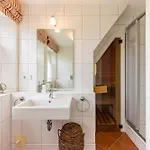 Haus Traumstrasse Holiday home Hedehusum